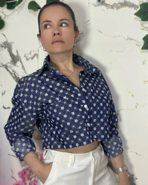 Blusa cruzada en espalda.